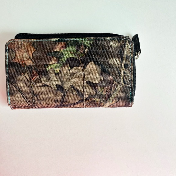 Weber Wristlet Wallet Country Camo With Blue Trim, Zip And Snap Closure Women’s - Picture 2 of 6